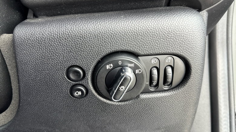 MINI Hatchback 1.5 Cooper Classic 3dr Auto Petrol Hatchback